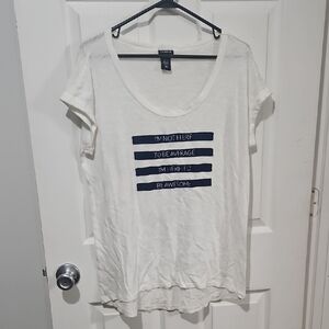 Bundle‎ Sale | 4 For $20 | Torrid White Tee with Navy Graphic Size 00